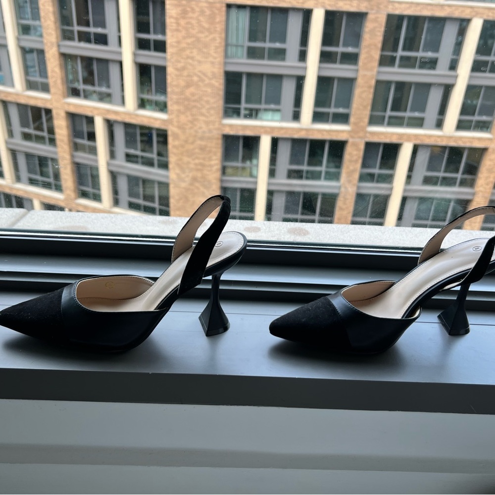 Black Pumps